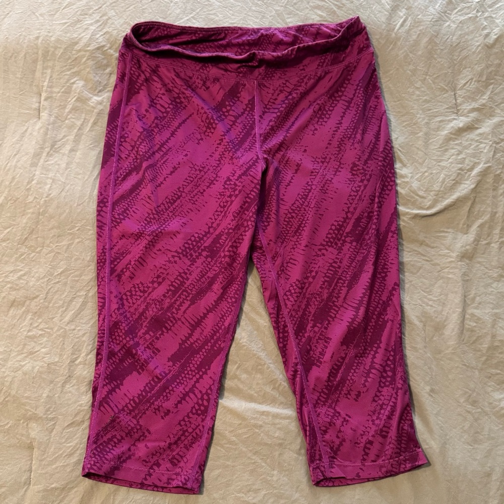 HIND Cropped Below The Knee Yoga Pant Leggings Women’s Large -‎ Fuchsia - Picture 2 of 4